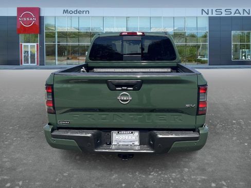 Used 2023 Nissan Frontier SV w/ SV Premium Package RWD image 6