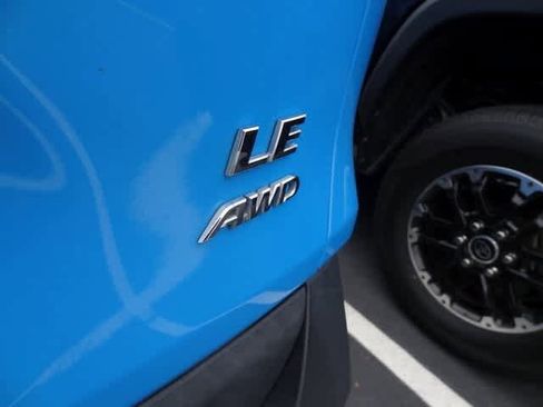 Used 2019 Toyota RAV4 LE image 7