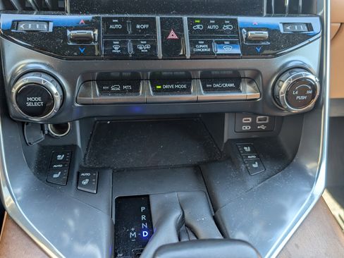 Used 2024 Lexus LX 600 4WD w/ Appearance Package image 30