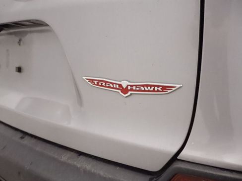 Used 2020 Jeep Cherokee Trailhawk w/ Cold Weather Group AWD/4WD image 13