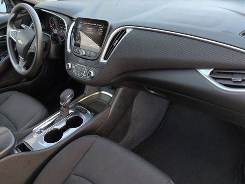 Used 2025 Chevrolet Malibu LT image 21