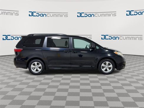 Used 2015 Toyota Sienna LE image 9