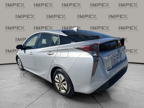 Used 2018 Toyota Prius Four image 3