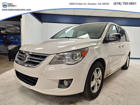 Used 2011 Volkswagen Routan SEL Premium FWD image 22