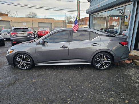 Used 2020 Nissan Sentra SR w/ Lighting Package image 2