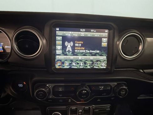 Used 2023 Jeep Wrangler Unlimited Rubicon 4xe AWD/4WD image 11