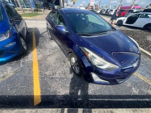 Used 2014 Hyundai Elantra SE w/ Option Group 02 FWD image 8