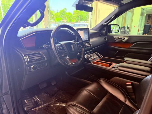 Used 2018 Lincoln Navigator Select w/ Technology Package RWD image 22