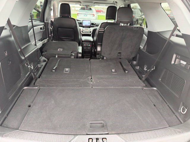 Used 2024 Ford Explorer XLT w/ Equipment Group 202A AWD/4WD image 32