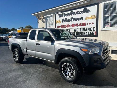 Used 2019 Toyota Tacoma SR image 2