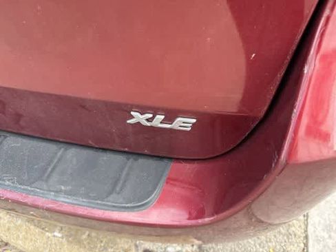 Used 2018 Toyota Sienna XLE w/ XLE Navigation Package image 4