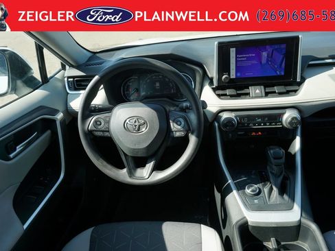 Used 2024 Toyota RAV4 XLE AWD/4WD image 12