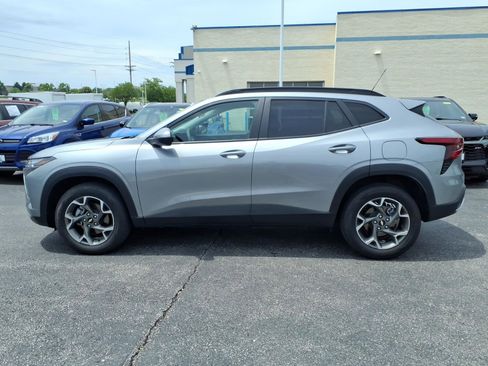 Used 2024 Chevrolet Trax LT FWD image 4
