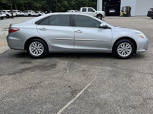Used 2017 Toyota Camry LE FWD image 8