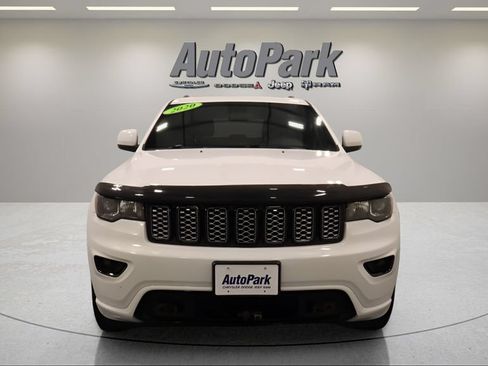 Used 2020 Jeep Grand Cherokee Altitude AWD/4WD image 2