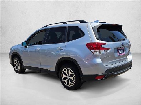 Used 2019 Subaru Forester Premium AWD/4WD image 7