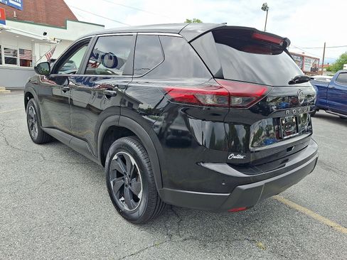 Used 2025 Nissan Rogue SV AWD/4WD image 3