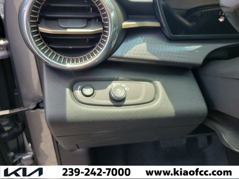 Used 2025 Chevrolet Trax ACTIV w/ Driver Confidence Package FWD image 24