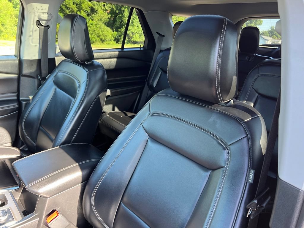 Used 2021 Ford Explorer XLT w/ Equipment Group 202A AWD/4WD image 33