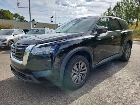 Used 2022 Nissan Pathfinder SV w/ SV Premium Package image 26