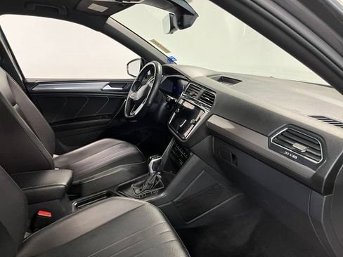 Used 2022 Volkswagen Tiguan SE R-Line FWD image 11