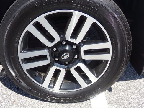 Used 2023 Toyota 4Runner Limited AWD/4WD image 18