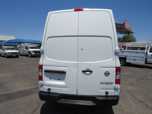 Used 2017 Nissan NV 3500 SV RWD image 7