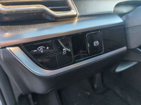 Used 2023 Kia Sportage EX image 16