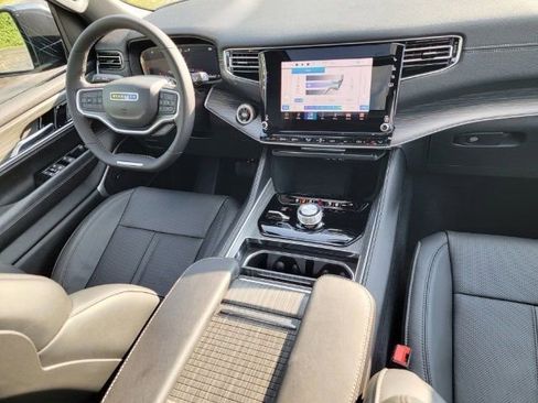 Used 2023 Jeep Wagoneer Series II w/ Premium Group I AWD/4WD image 4