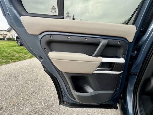 Used 2020 Land Rover Defender 110 SE image 31