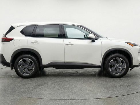 Used 2025 Nissan Rogue SV image 11