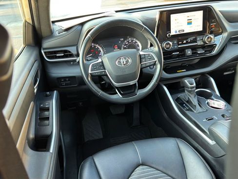 Used 2023 Toyota Highlander XSE FWD image 19