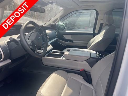 Used 2025 Ford Expedition Active image 4