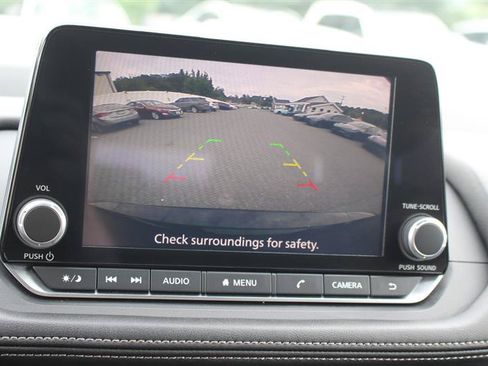 Used 2025 Nissan Rogue SV AWD/4WD image 16