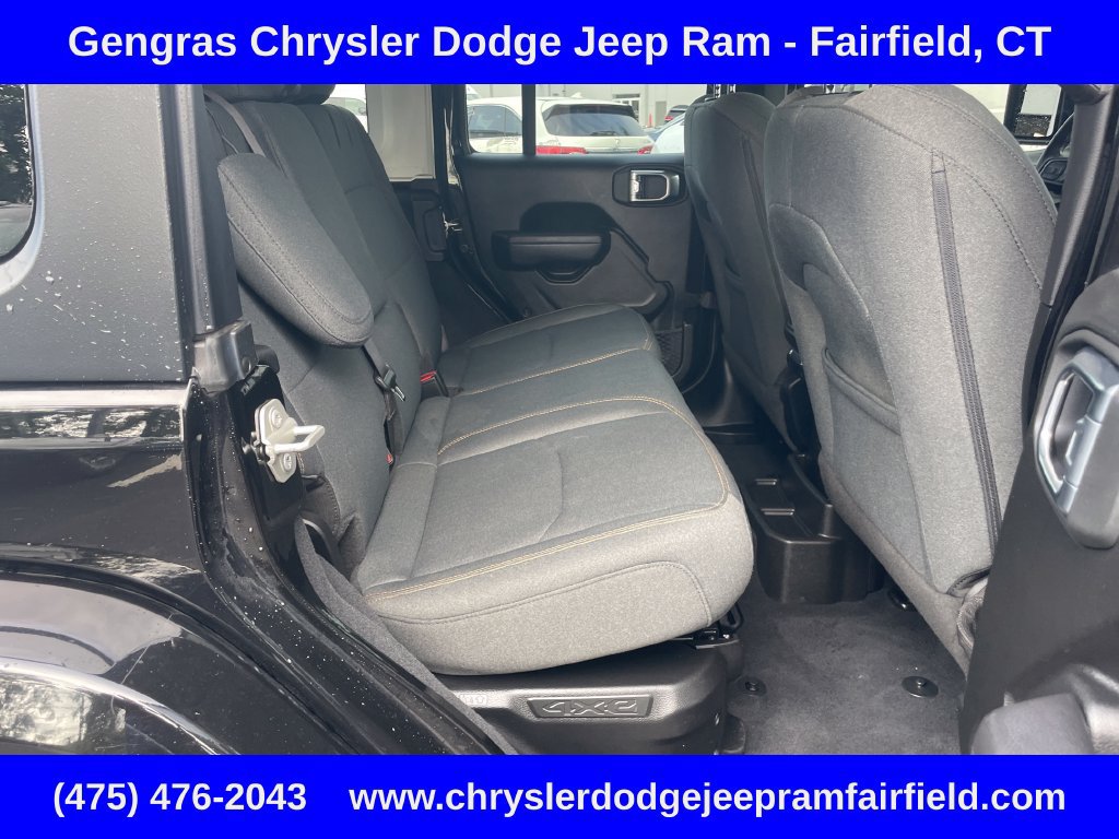 Used 2024 Jeep Wrangler Unlimited w/ Convenience Group AWD/4WD image 29