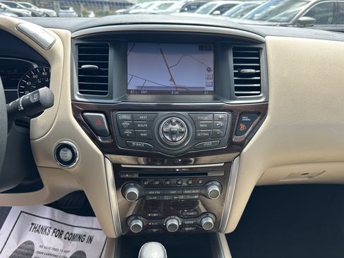 Used 2016 Nissan Pathfinder Platinum AWD/4WD image 32