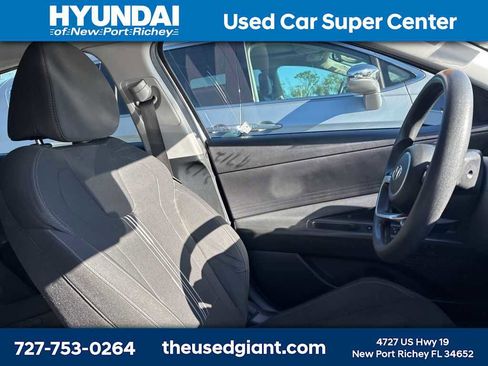 Used 2023 Hyundai Elantra Blue w/ Cargo Package image 8