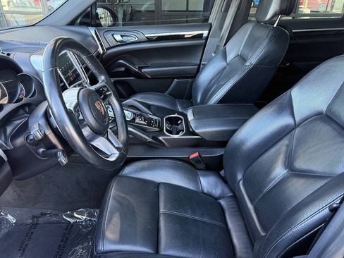 Used 2017 Porsche Cayenne Platinum Edition AWD/4WD image 9