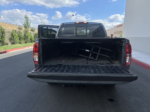 Used 2020 Nissan Frontier SV w/ Midnight Edition Floor Mats RWD image 13