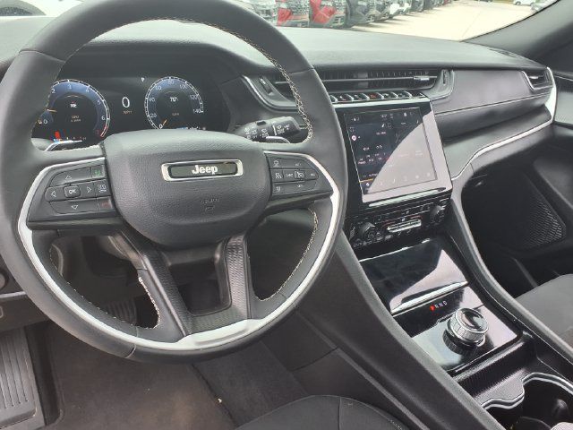 Used 2024 Jeep Grand Cherokee L Laredo w/ Luxury Tech Group I AWD/4WD image 4