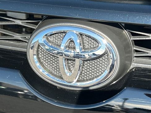 Used 2018 Toyota 4Runner SR5 image 17