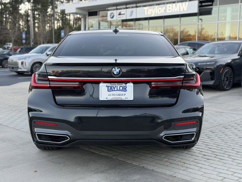Used 2021 BMW 740i w/ M Sport Package image 5