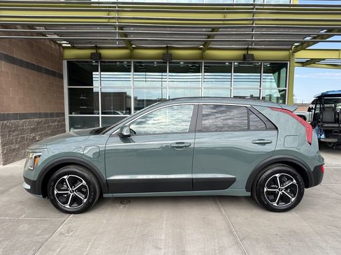 Used 2024 Kia Niro EX image 6