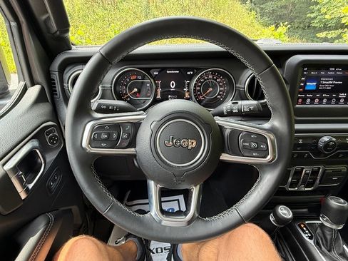 Used 2018 Jeep Wrangler Unlimited Sahara AWD/4WD image 18