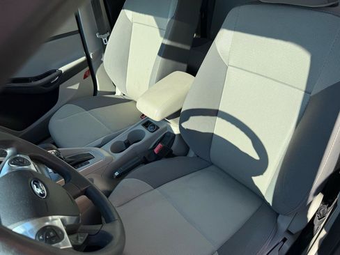 Used 2013 Ford Focus SE FWD image 6