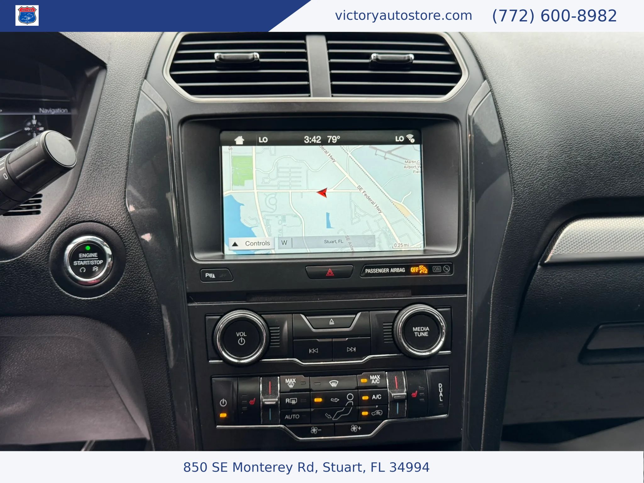 Used 2018 Ford Explorer XLT w/ Equipment Group 202A AWD/4WD image 32