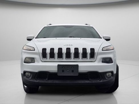Used 2018 Jeep Cherokee Latitude image 3