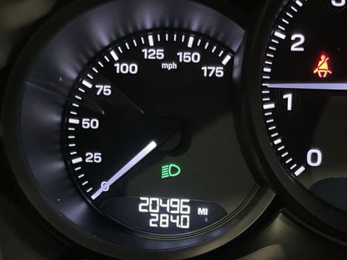 Used 2024 Porsche Macan image 22