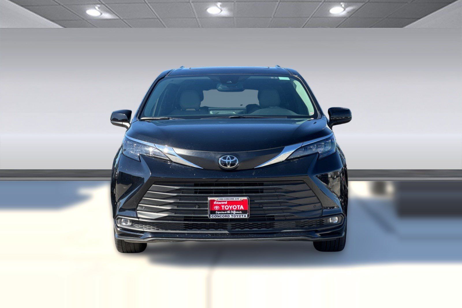 Used 2026 Toyota Sienna XLE FWD image 6
