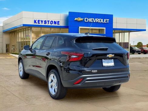 New 2026 Chevrolet Trax LS w/ LS Convenience Package FWD image 5